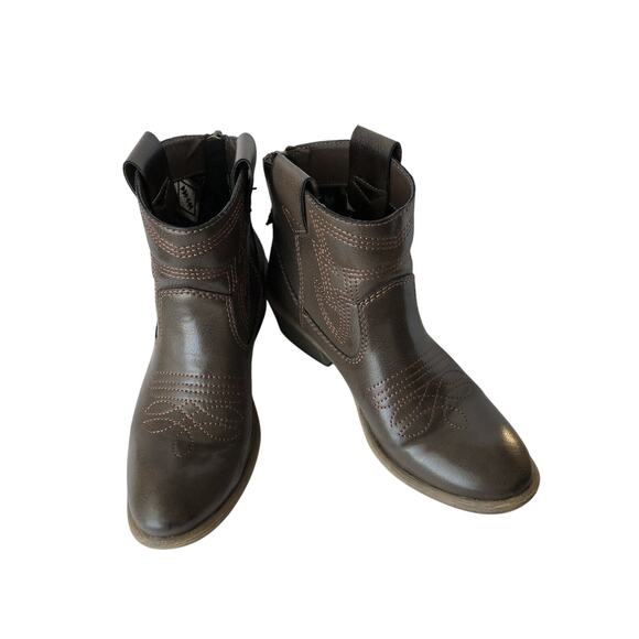 Womens American Rag Western Style Ankle Boot with Beaded Zip Back Brown 8M - Picture 2 of 11